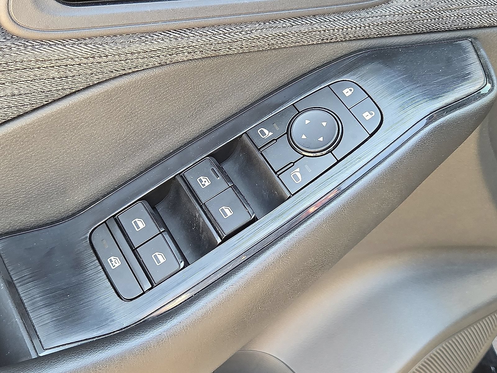 Used 2023 Nissan Rogue S FWD image 19