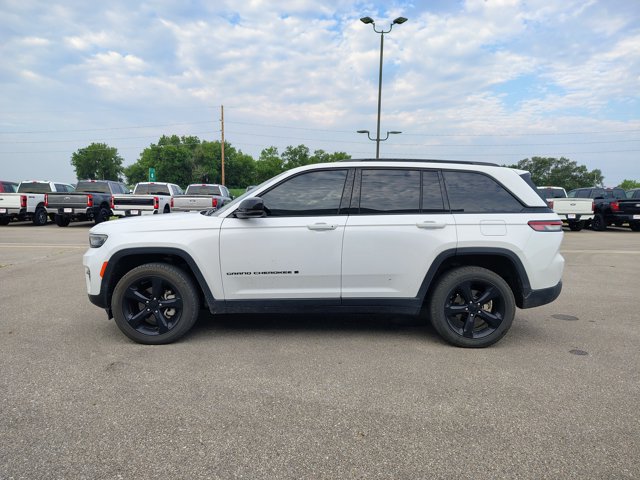Used 2024 Jeep Grand Cherokee Limited w/ Black Appearance Package AWD/4WD image 5