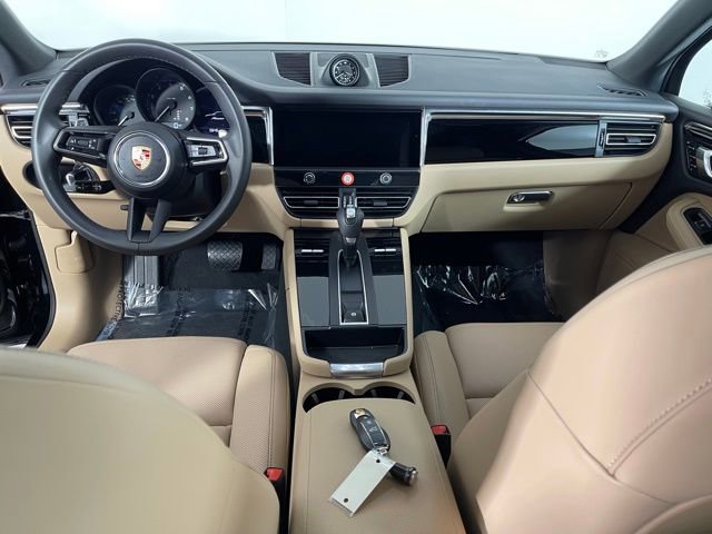 Used 2025 Porsche Macan image 40