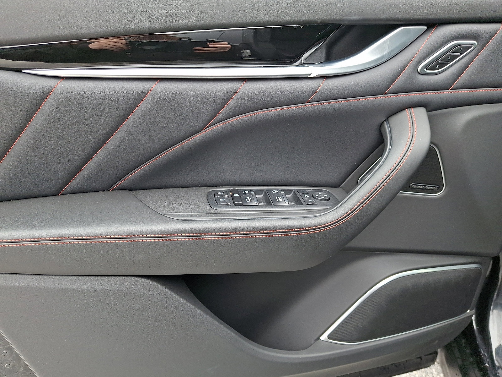 Used 2024 Maserati Levante GT Ultima image 12