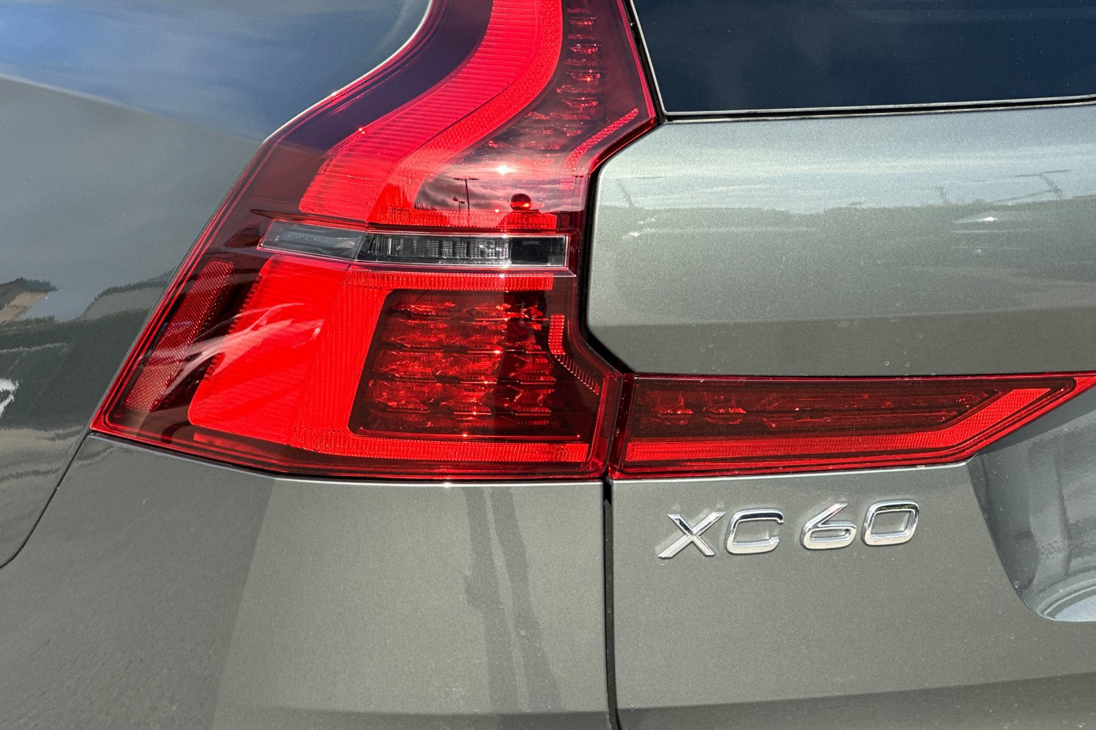 New 2026 Volvo XC60 T8 Plus w/ Climate Package PRO AWD/4WD image 27