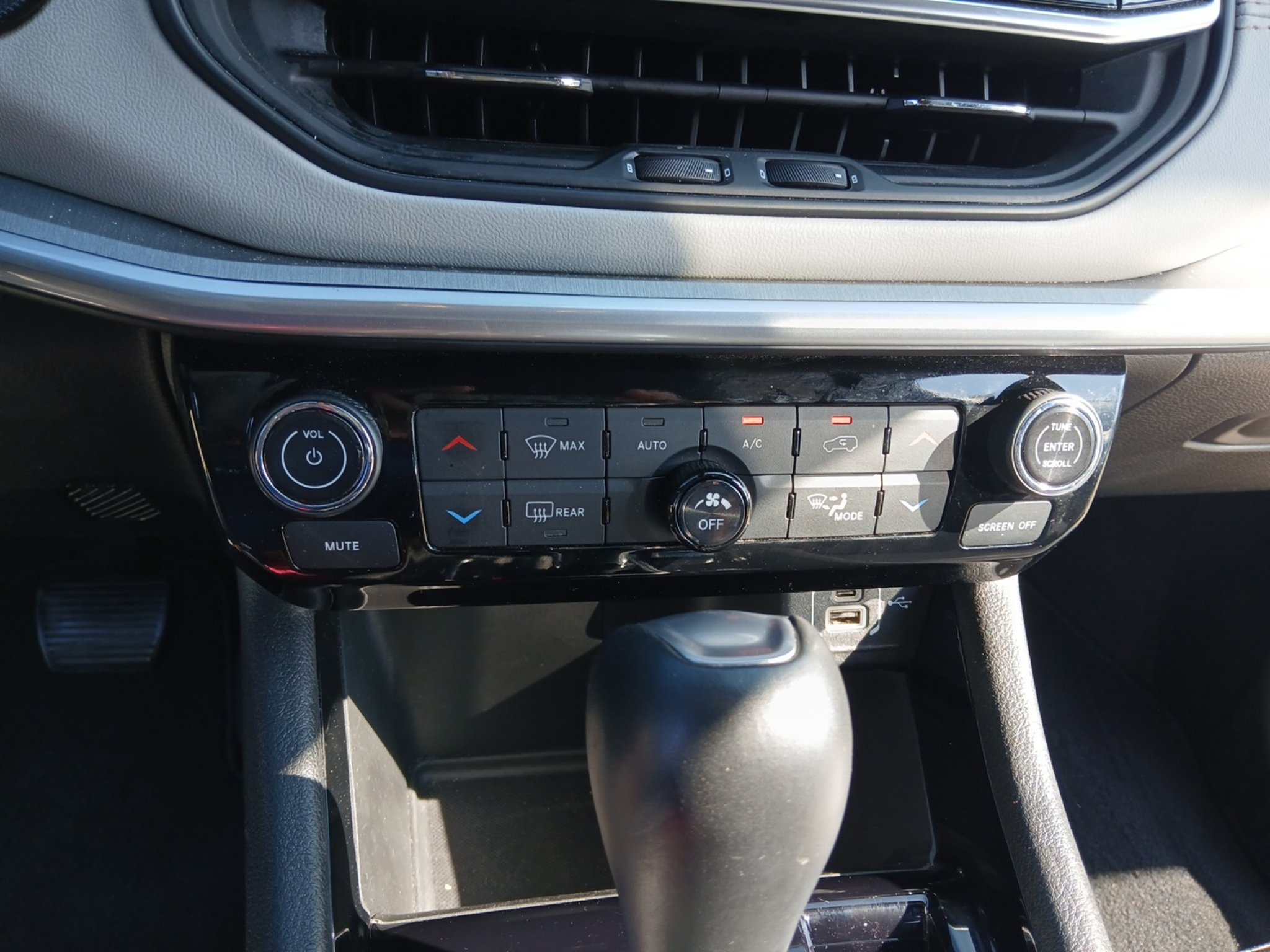 Used 2025 Jeep Compass Limited AWD/4WD image 16