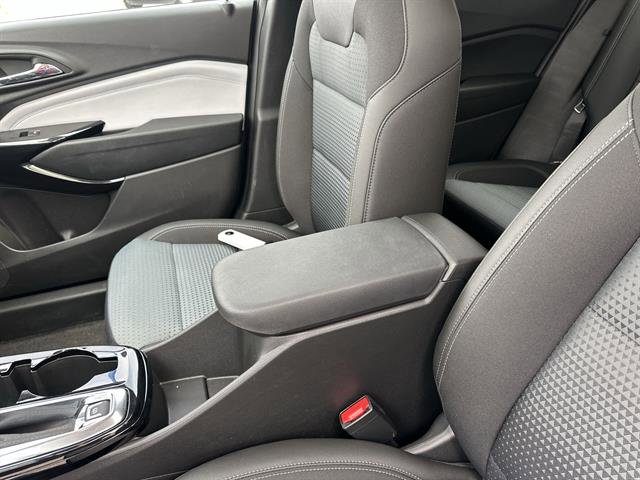 Used 2025 Chevrolet Trax LT w/ Sunroof Package FWD image 21