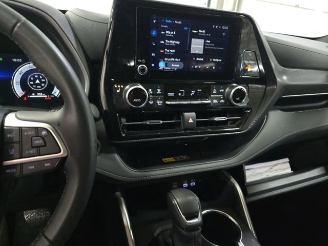 Used 2025 Toyota Highlander XSE AWD/4WD image 11