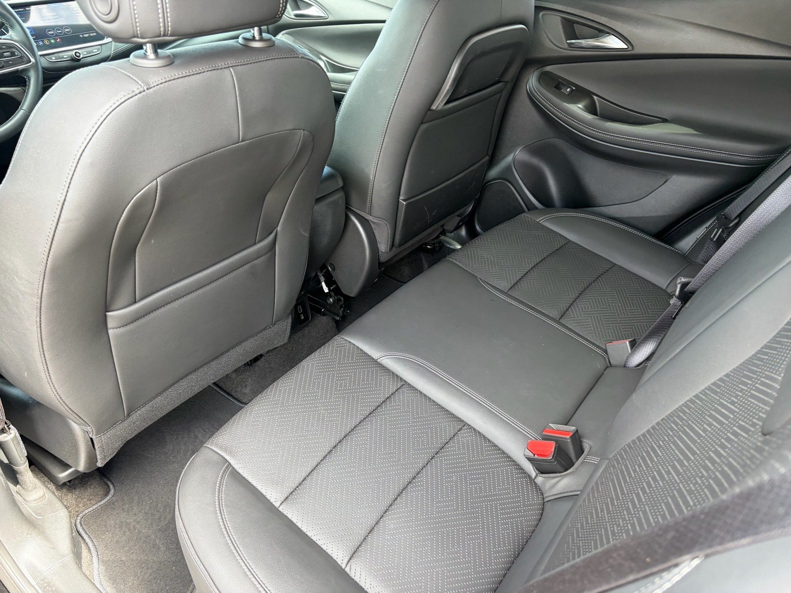 Used 2023 Buick Encore GX Essence w/ Experience Buick Package FWD image 26