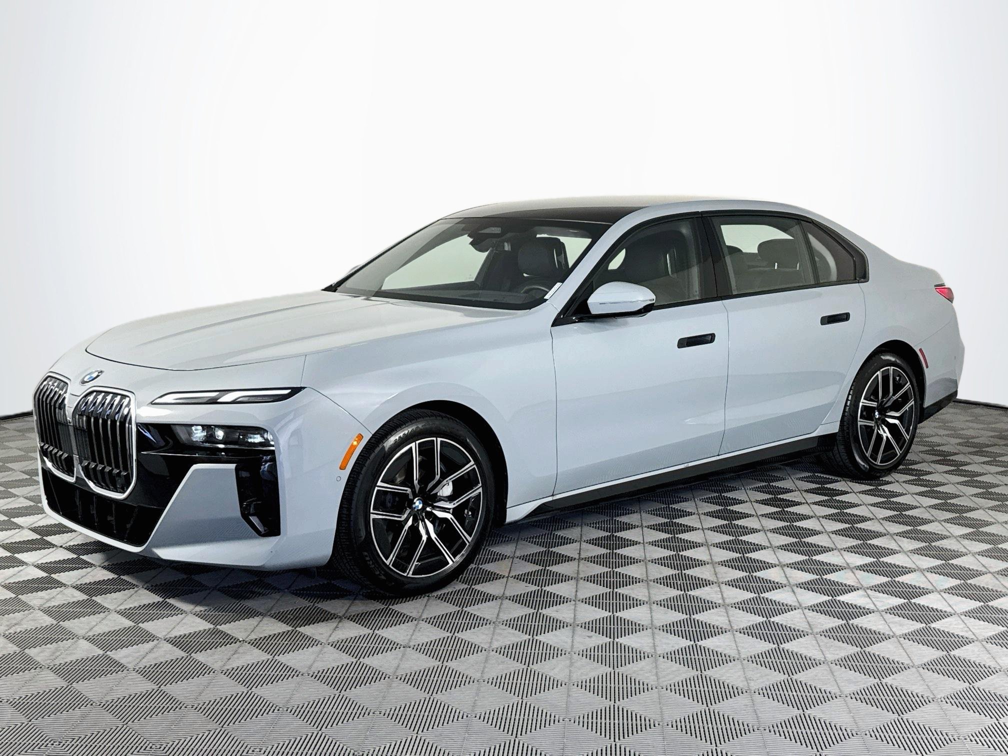 Used 2026 BMW 740i RWD image 4