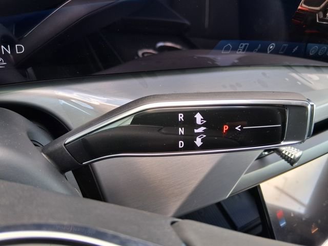 New 2026 Cadillac Vistiq Luxury image 12