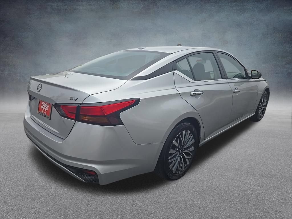 Used 2024 Nissan Altima 2.5 SV FWD image 3