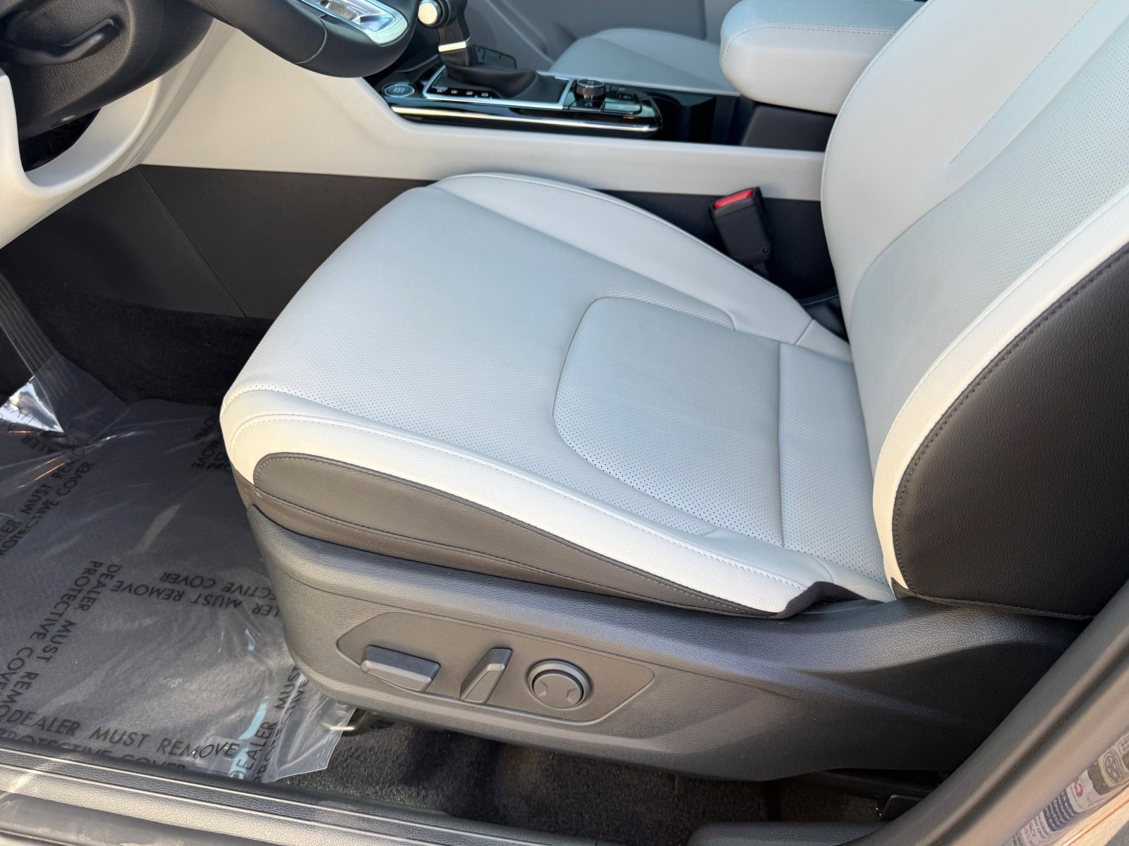 Used 2025 Kia Sportage EX image 12