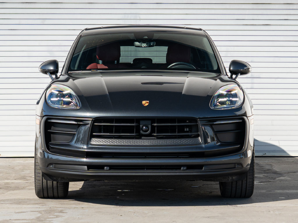 Certified 2023 Porsche Macan AWD/4WD image 31