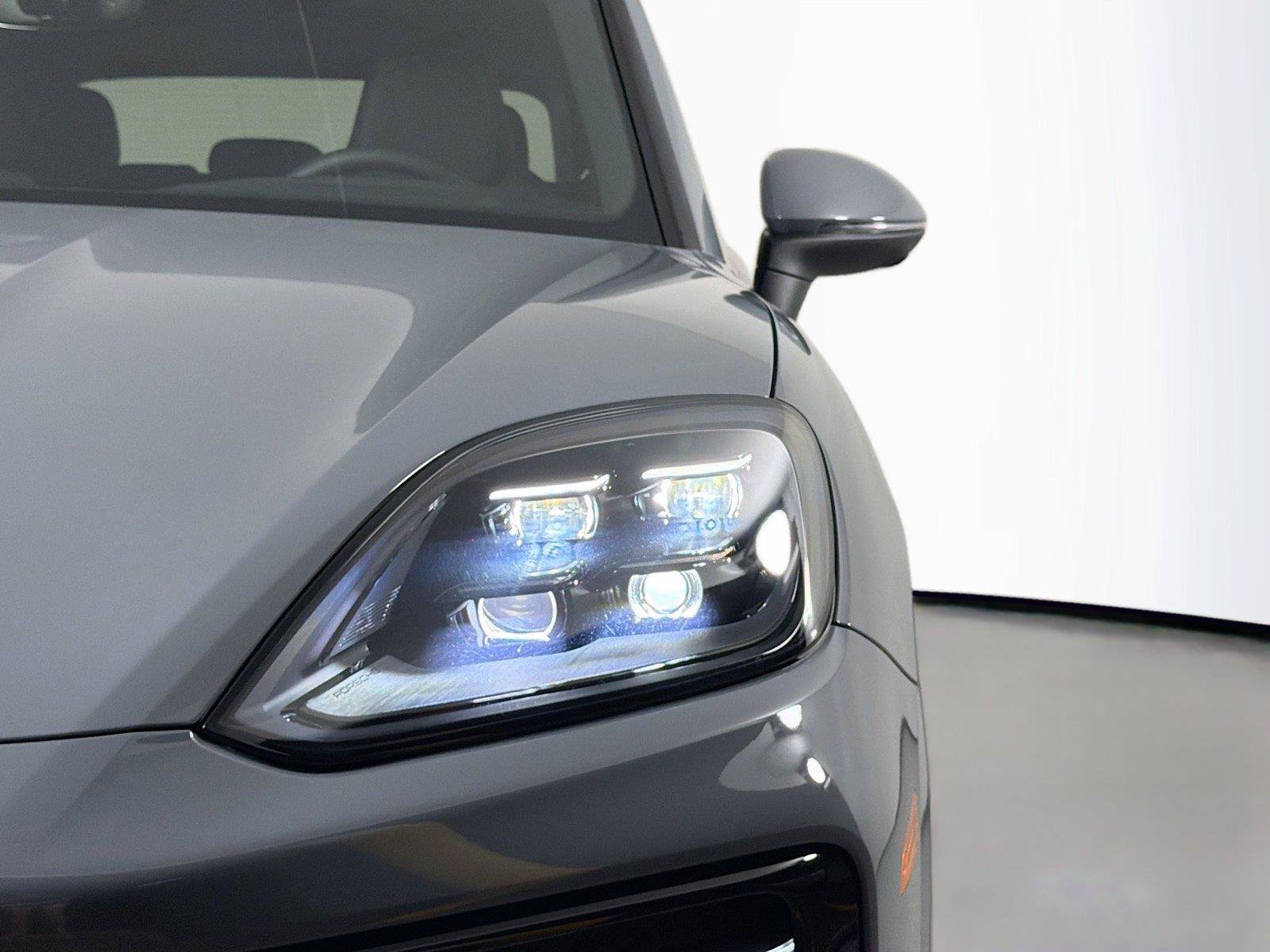 Certified 2025 Porsche Cayenne AWD/4WD image 15