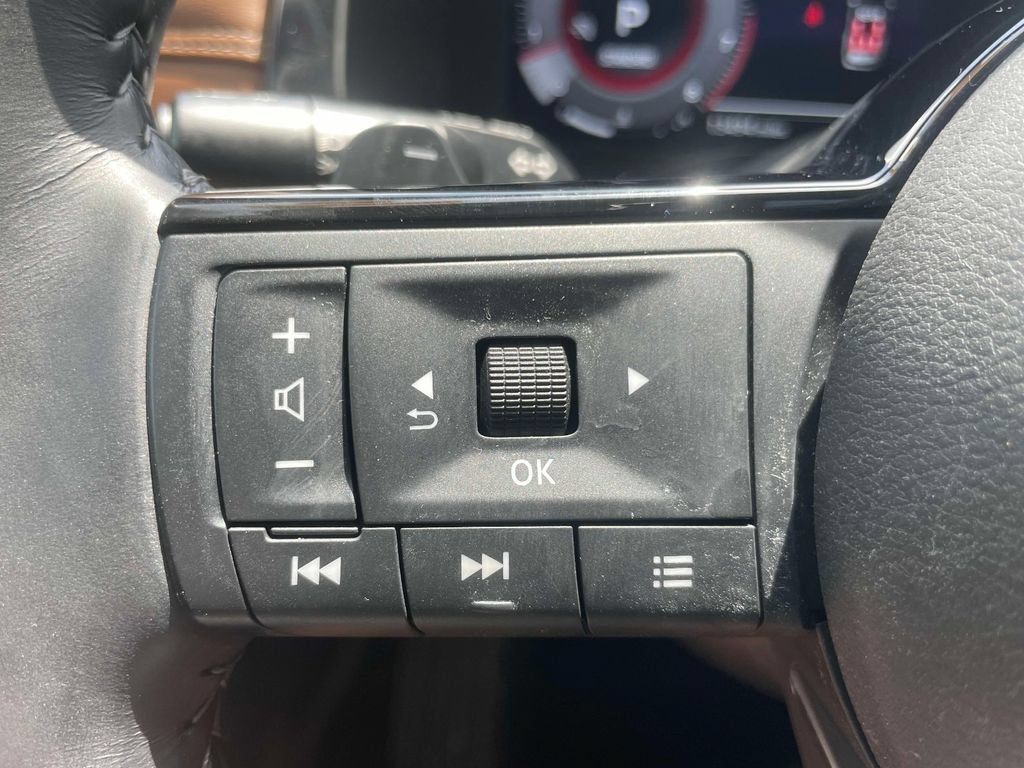 Used 2025 Nissan Pathfinder Platinum FWD image 24