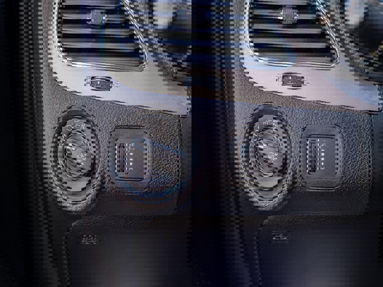 Used 2018 Dodge Journey Crossroad AWD/4WD image 37