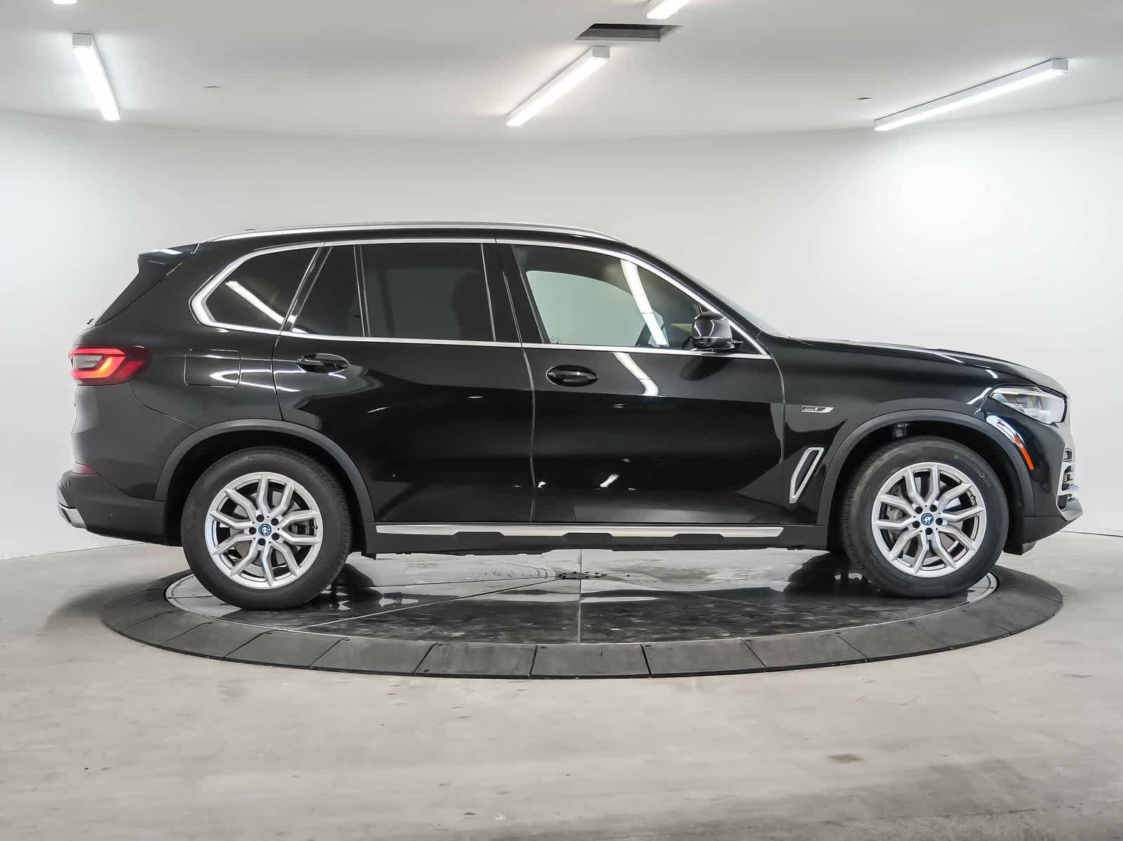 Used 2022 BMW X5 xDrive45e w/ Parking Assistance Package AWD/4WD image 8