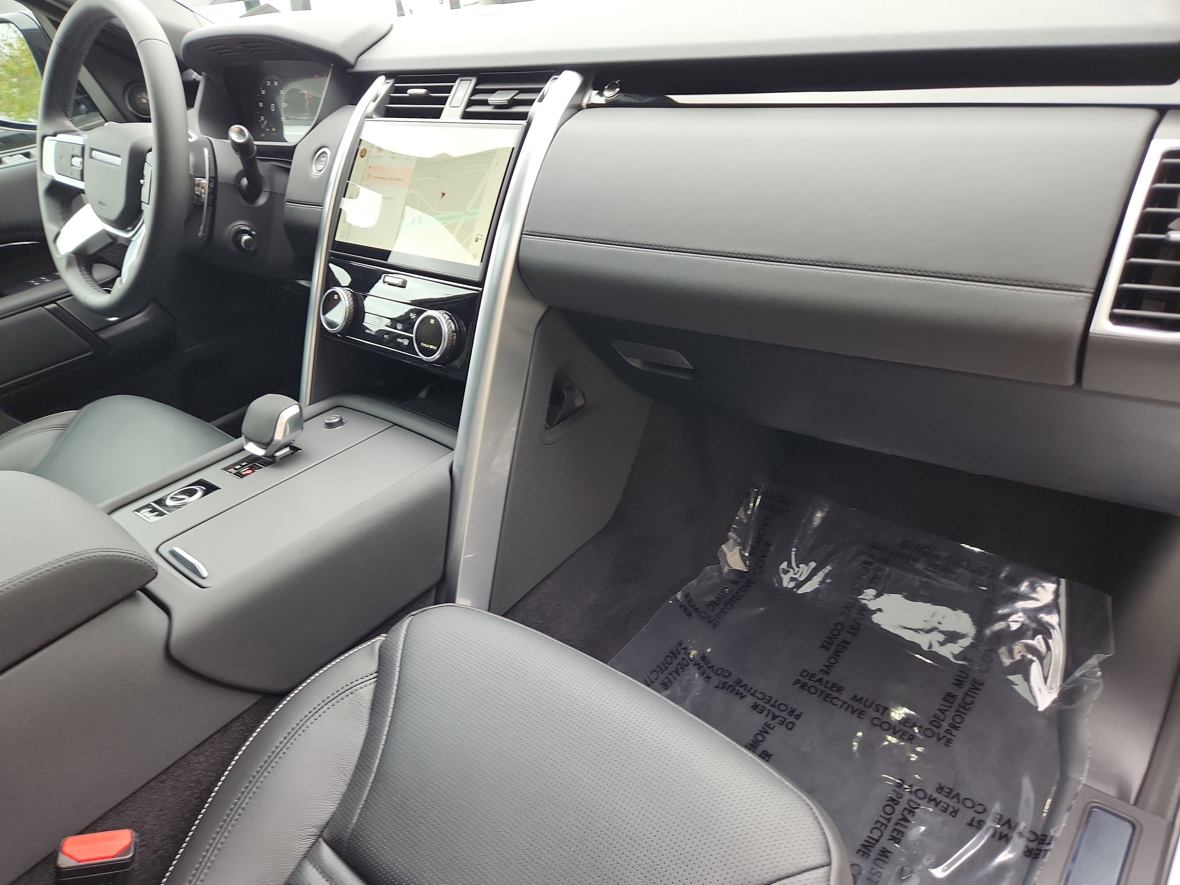 New 2025 Land Rover Discovery S image 29
