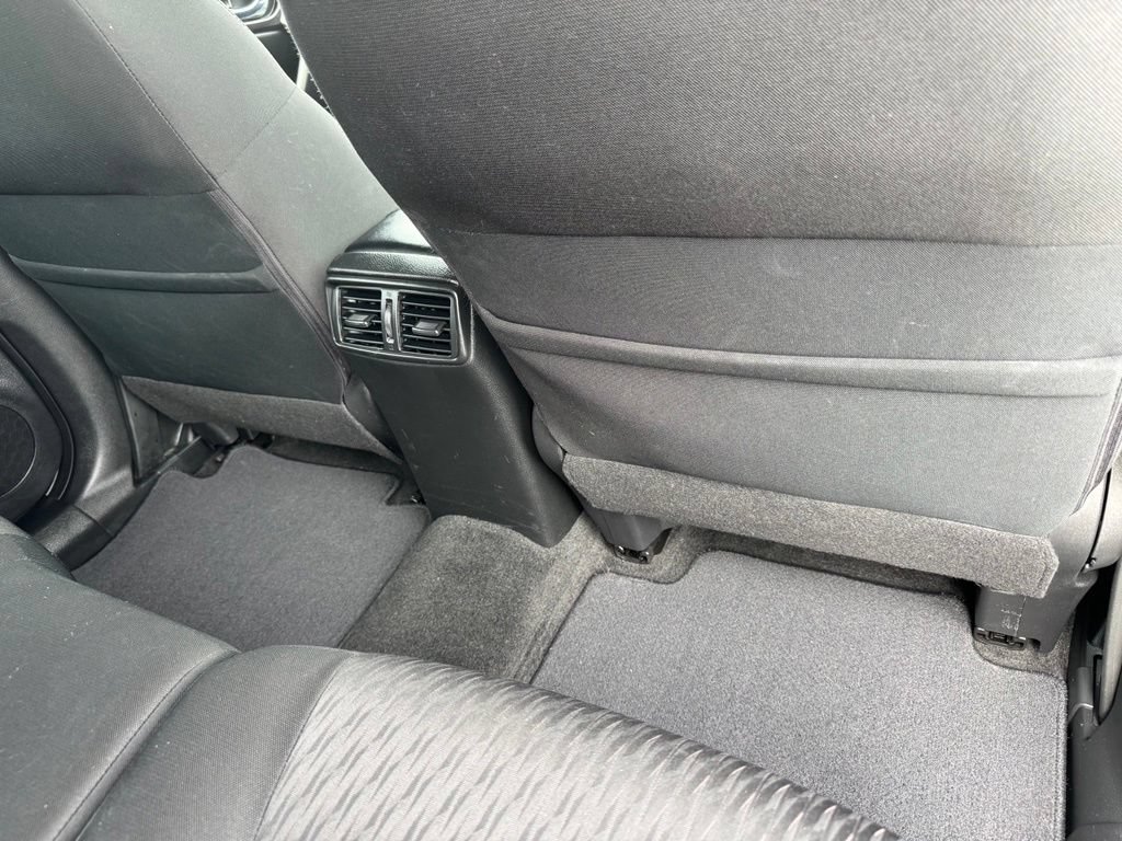 Used 2019 Nissan Rogue SV w/ Premium Package AWD/4WD image 14