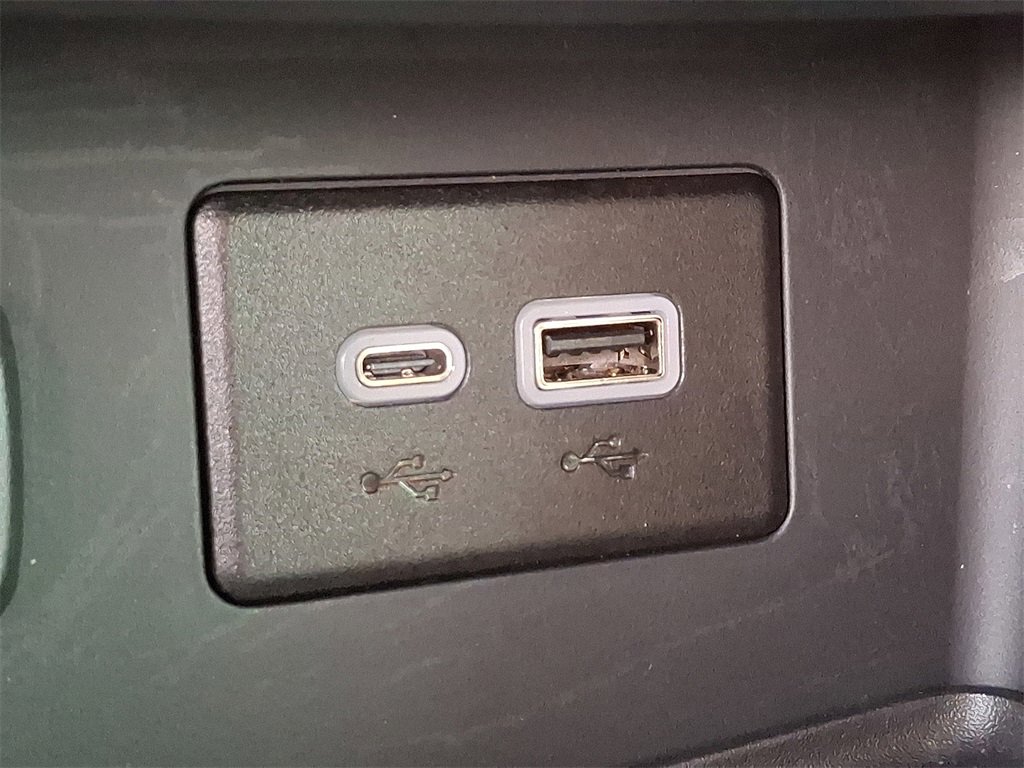 Certified 2023 GMC Acadia SLE w/ Driver Convenience Package image 26