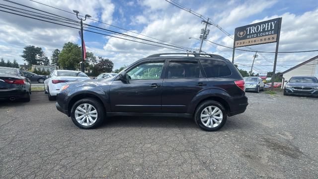 Used 2011 Subaru Forester 2.5X Premium w/ All-Weather Pkg AWD/4WD image 8