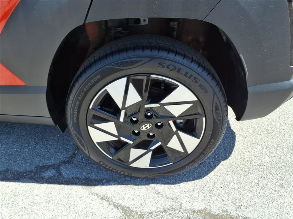 Used 2025 Hyundai Kona SEL AWD/4WD image 4