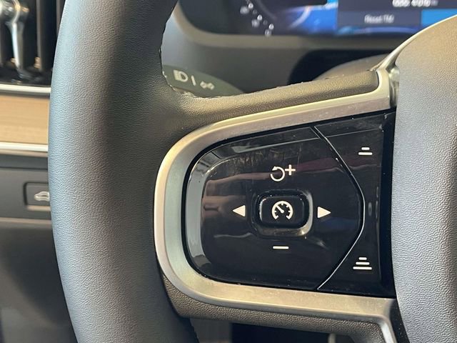 Used 2025 Volvo XC90 B6 Plus image 21