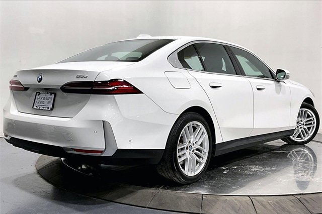 Used 2024 BMW 530i xDrive w/ Convenience Package image 2