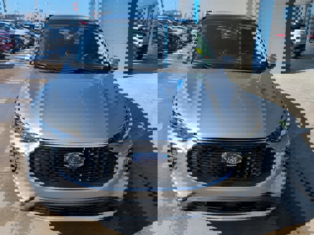 Used 2023 Ford Escape Platinum image 4