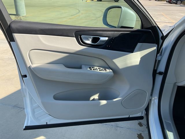Used 2023 Volvo XC60 B5 Ultimate w/ Climate Package image 13