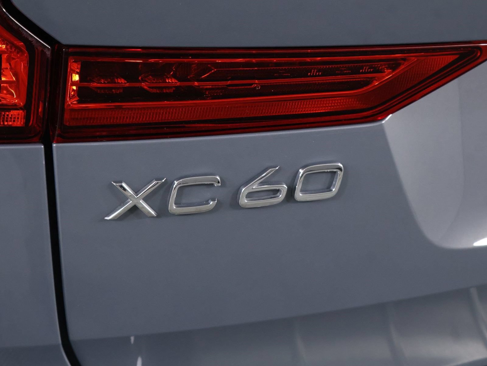 Certified 2024 Volvo XC60 T8 Plus w/ Climate Package AWD/4WD image 19