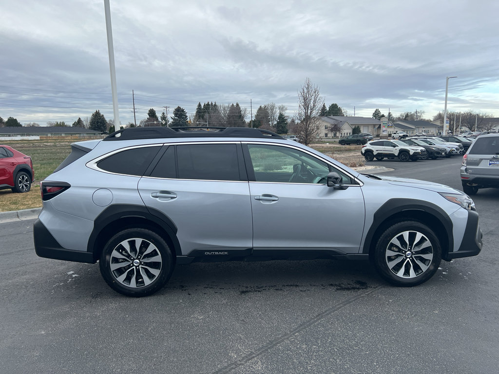 Used 2025 Subaru Outback Limited image 5