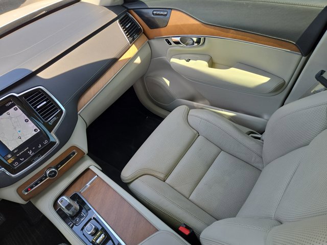 Used 2019 Volvo XC90 T8 Inscription w/ Advanced Package AWD/4WD image 16