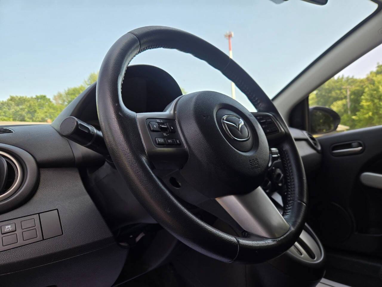 Used 2012 MAZDA MAZDA2 Touring FWD image 20