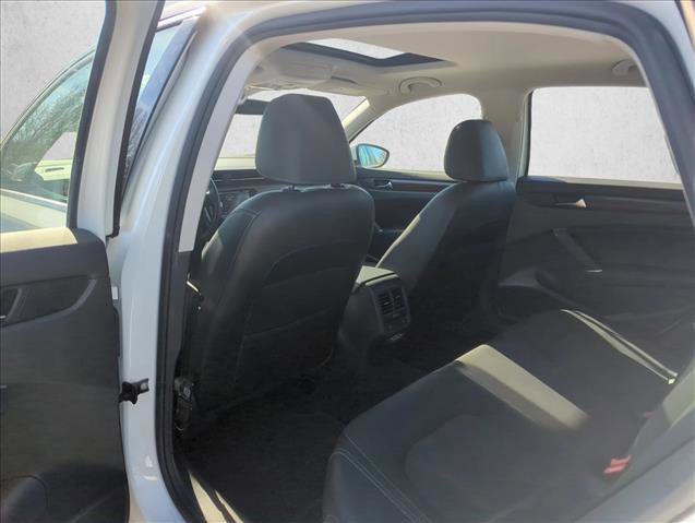 Used 2020 Volkswagen Passat 2.0T SEL image 14