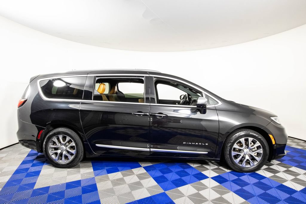 Used 2021 Chrysler Pacifica Pinnacle FWD image 4