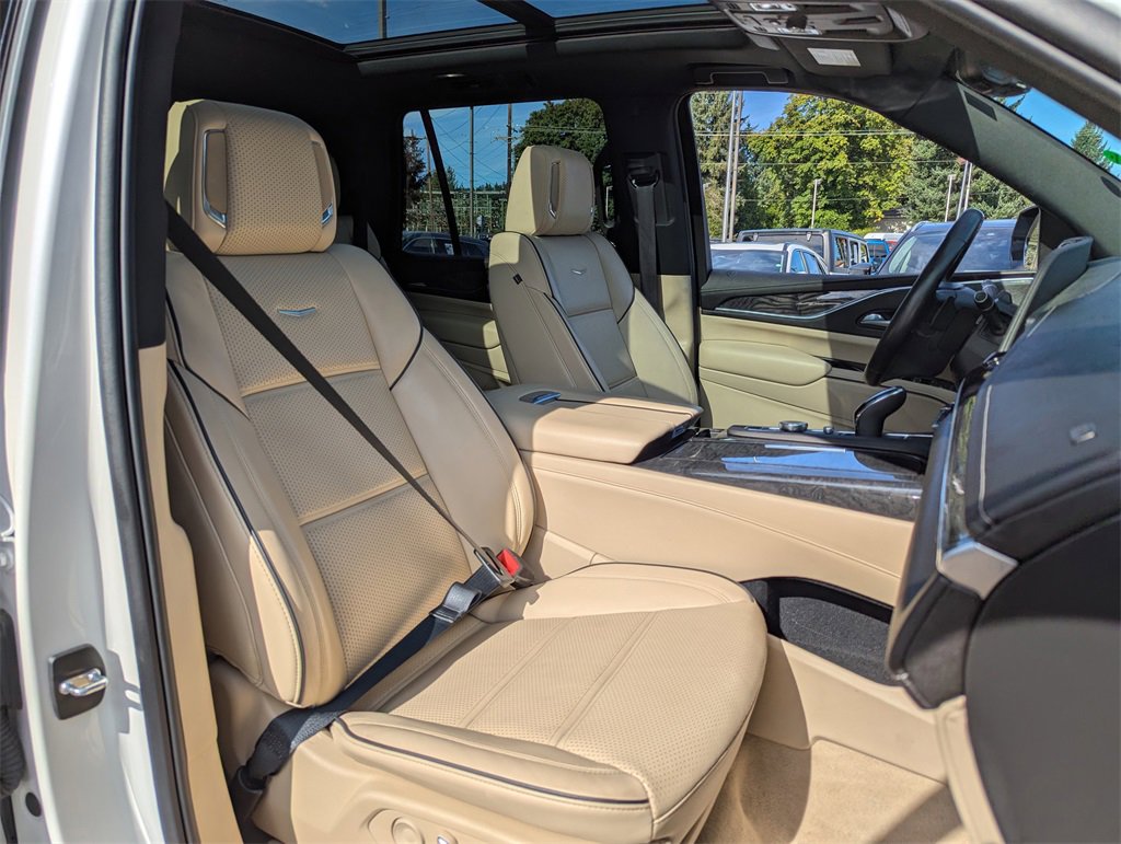 Used 2022 Cadillac Escalade Premium Luxury image 38
