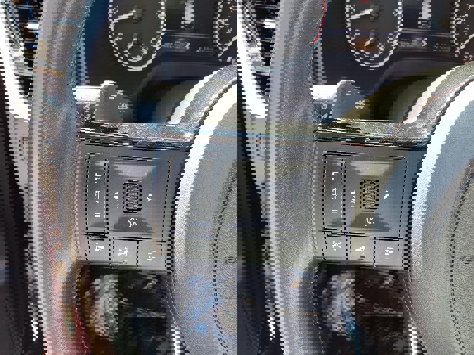 Used 2023 Nissan Rogue SL w/ SL Premium Package image 7