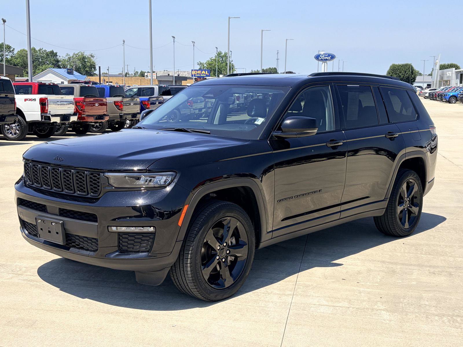 Used 2023 Jeep Grand Cherokee L Limited w/ Black Appearance Package AWD/4WD image 40