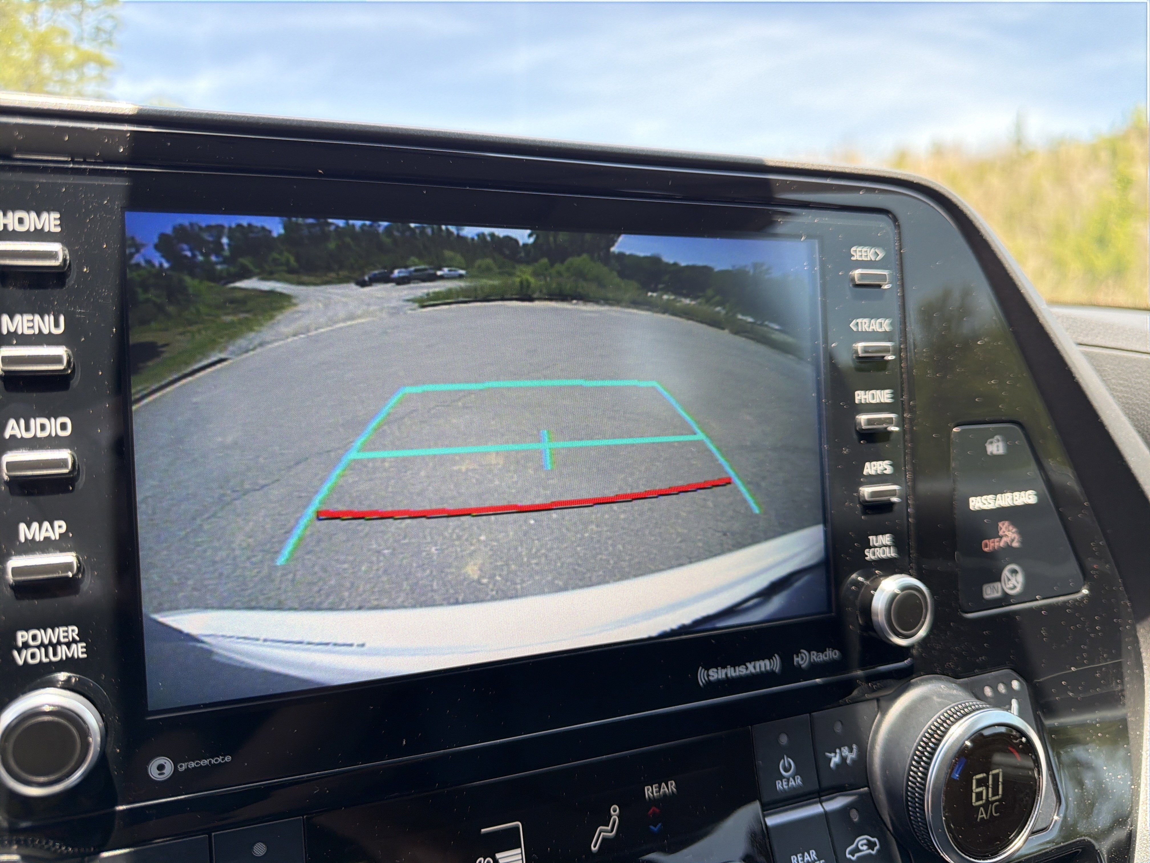 Used 2022 Toyota Highlander XLE FWD image 30