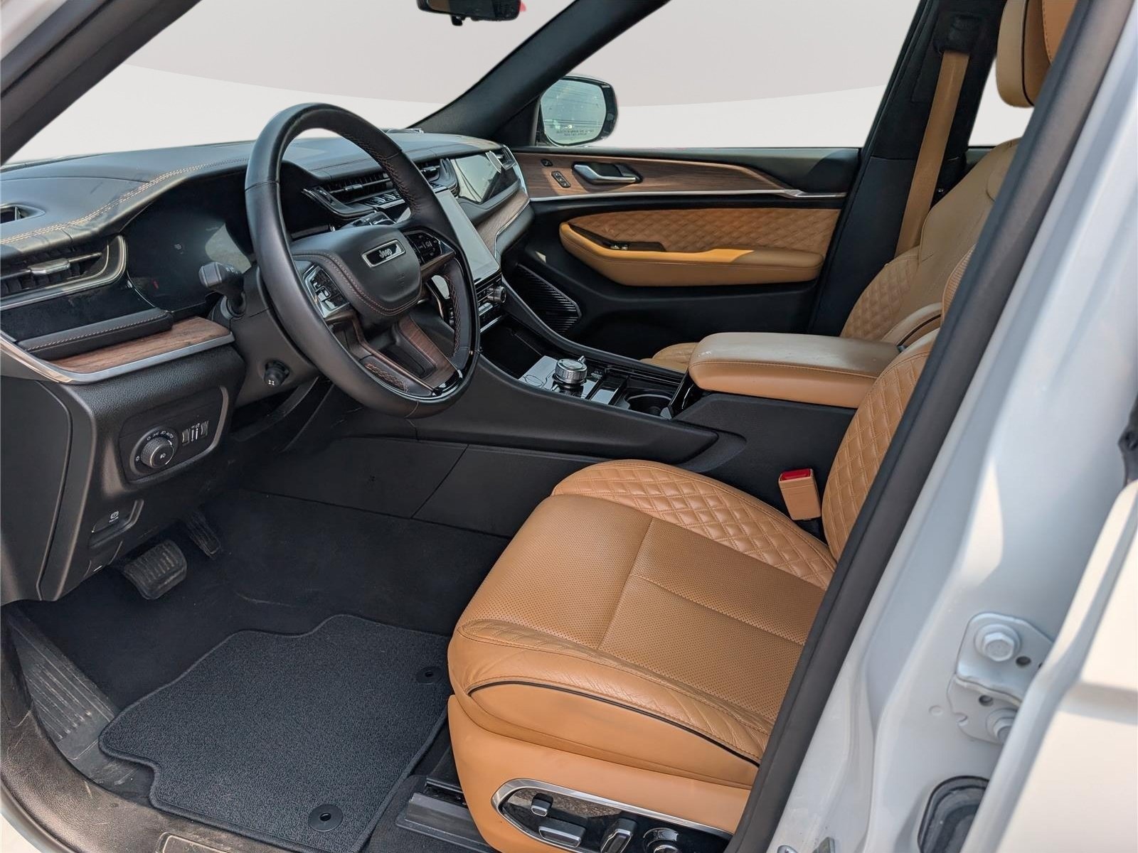 Used 2023 Jeep Grand Cherokee Summit w/ Adv Protech Group IV AWD/4WD image 15