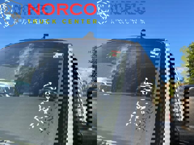 Used 2018 Chevrolet Express 2500 image 28