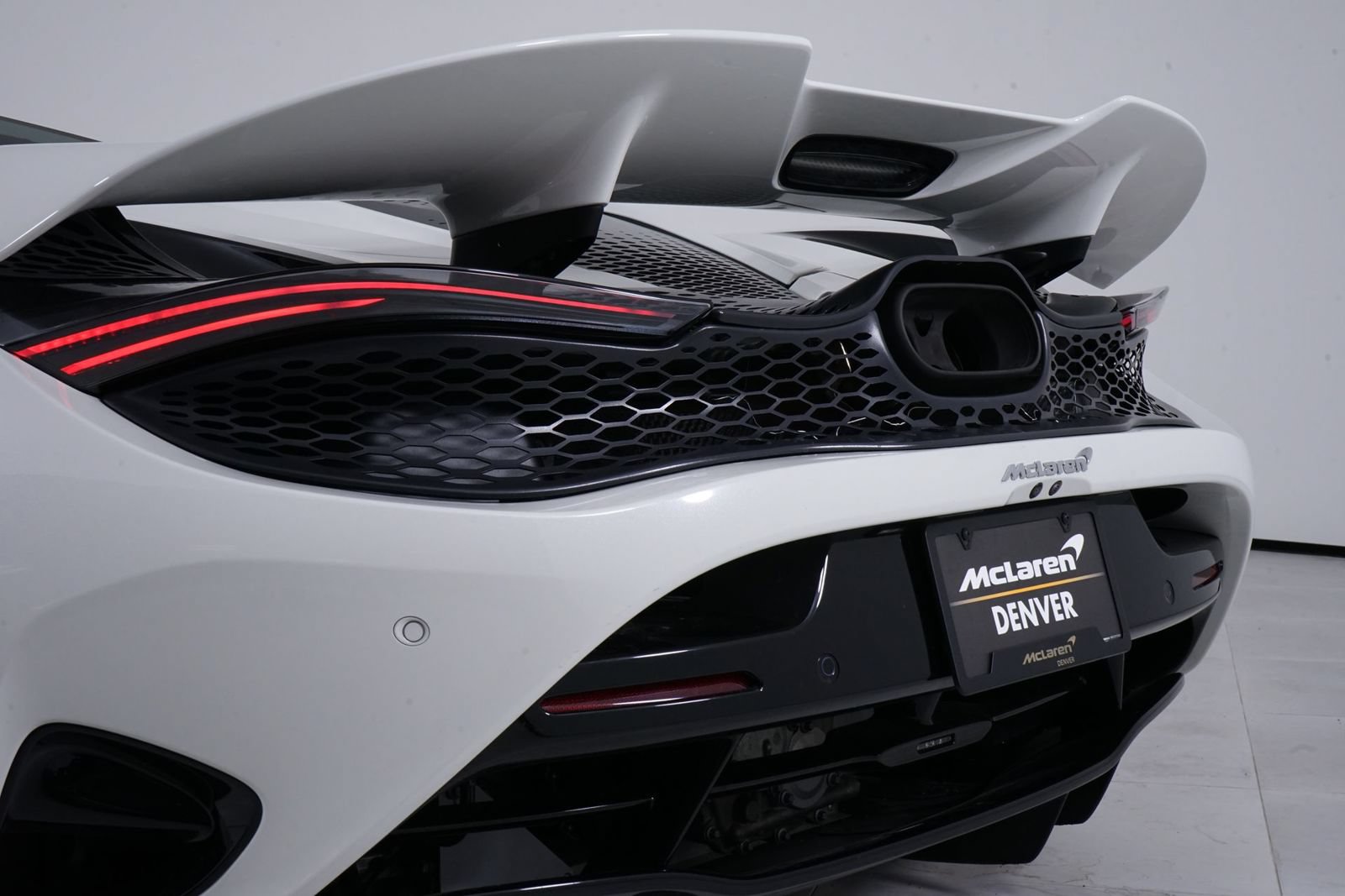 Used 2024 McLaren 750S Spider RWD image 17
