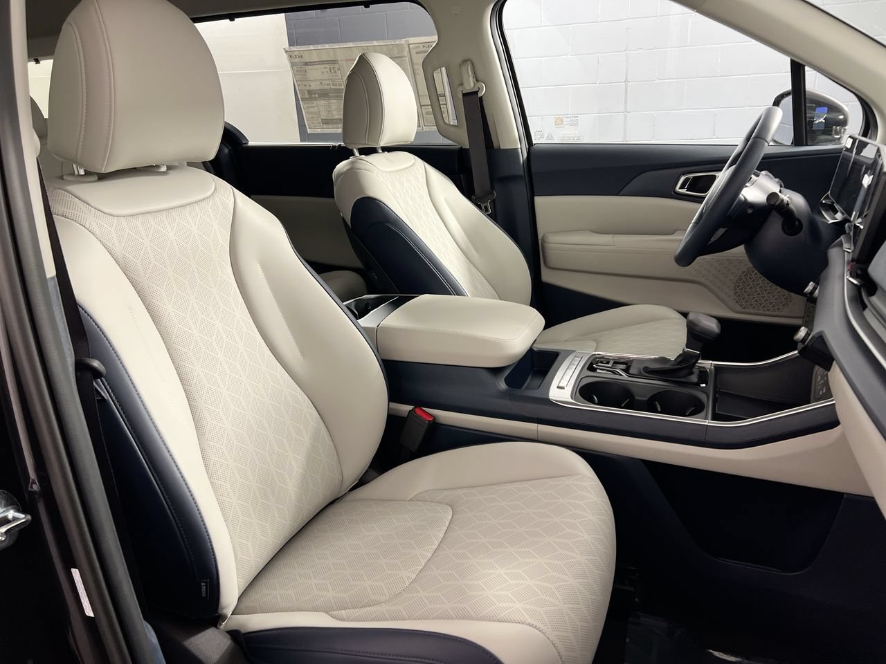 New 2026 Kia Carnival EX FWD image 31