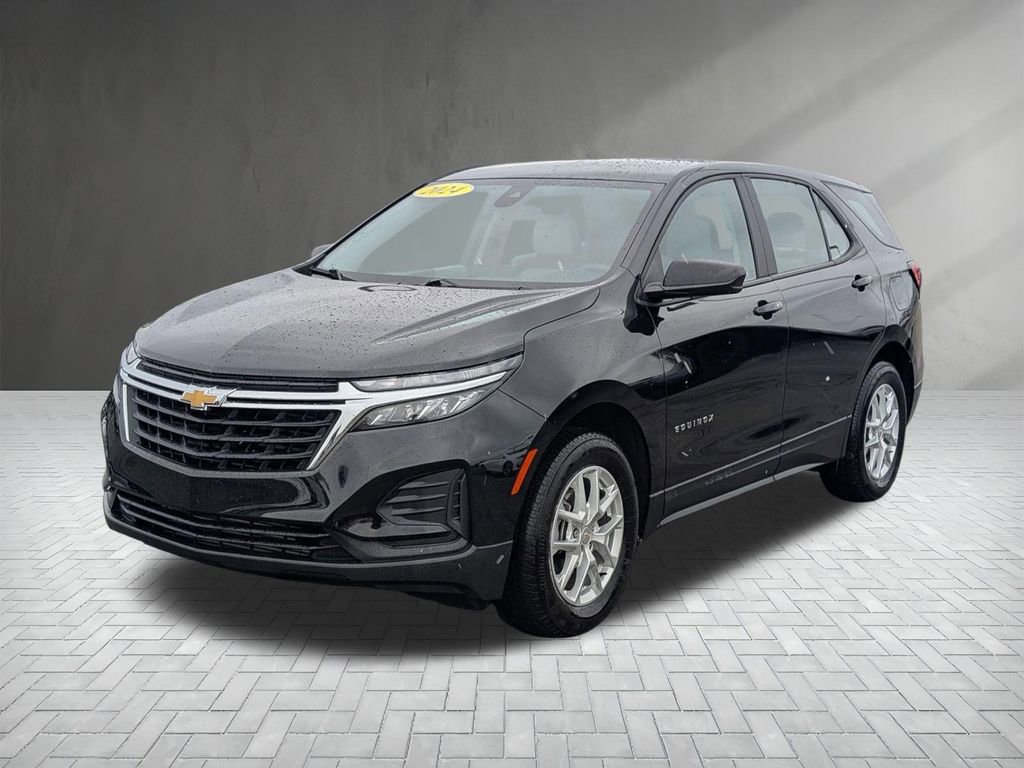 Used 2024 Chevrolet Equinox LS image 2