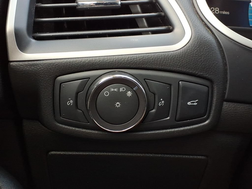 Used 2018 Ford Edge SEL w/ Equipment Group 201A FWD image 20