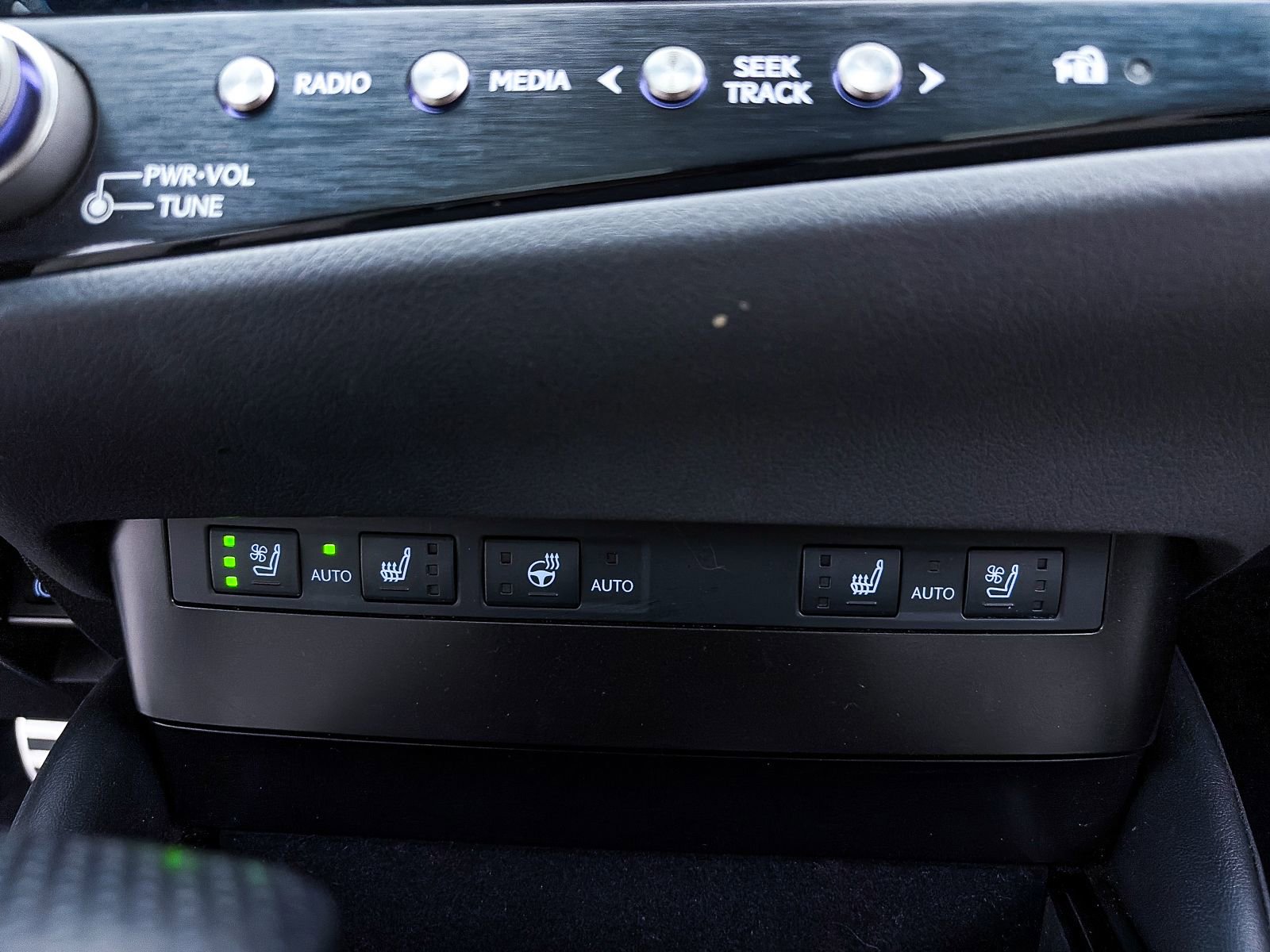 Used 2023 Lexus ES 300h F Sport w/ Accessory Package (Z2) FWD image 29