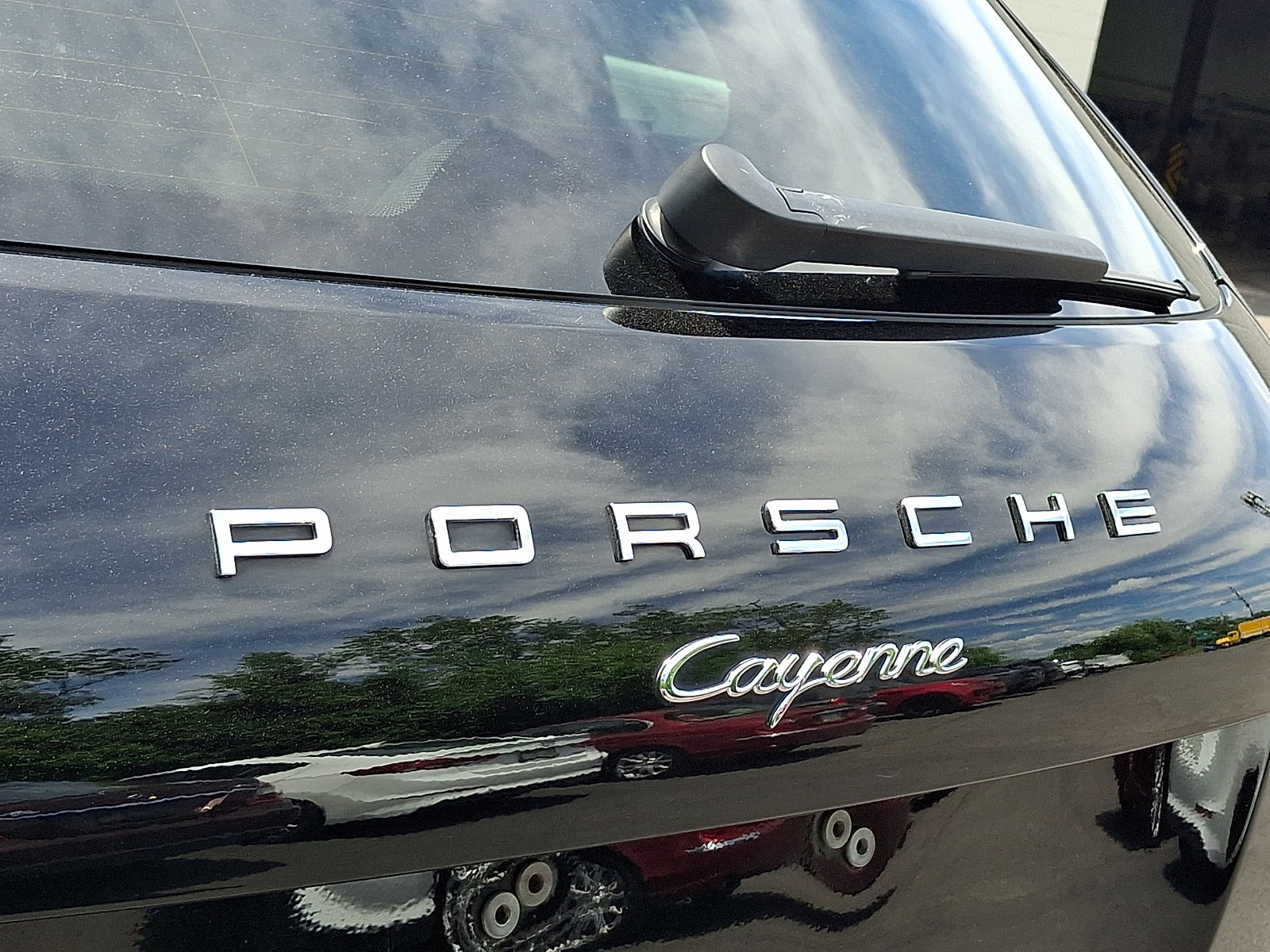 Used 2018 Porsche Cayenne Platinum Edition AWD/4WD image 31