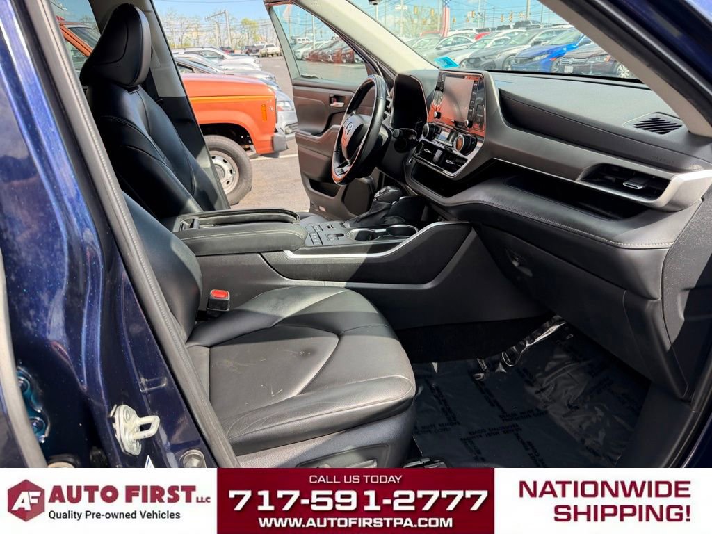 Used 2021 Toyota Highlander XLE AWD/4WD image 17