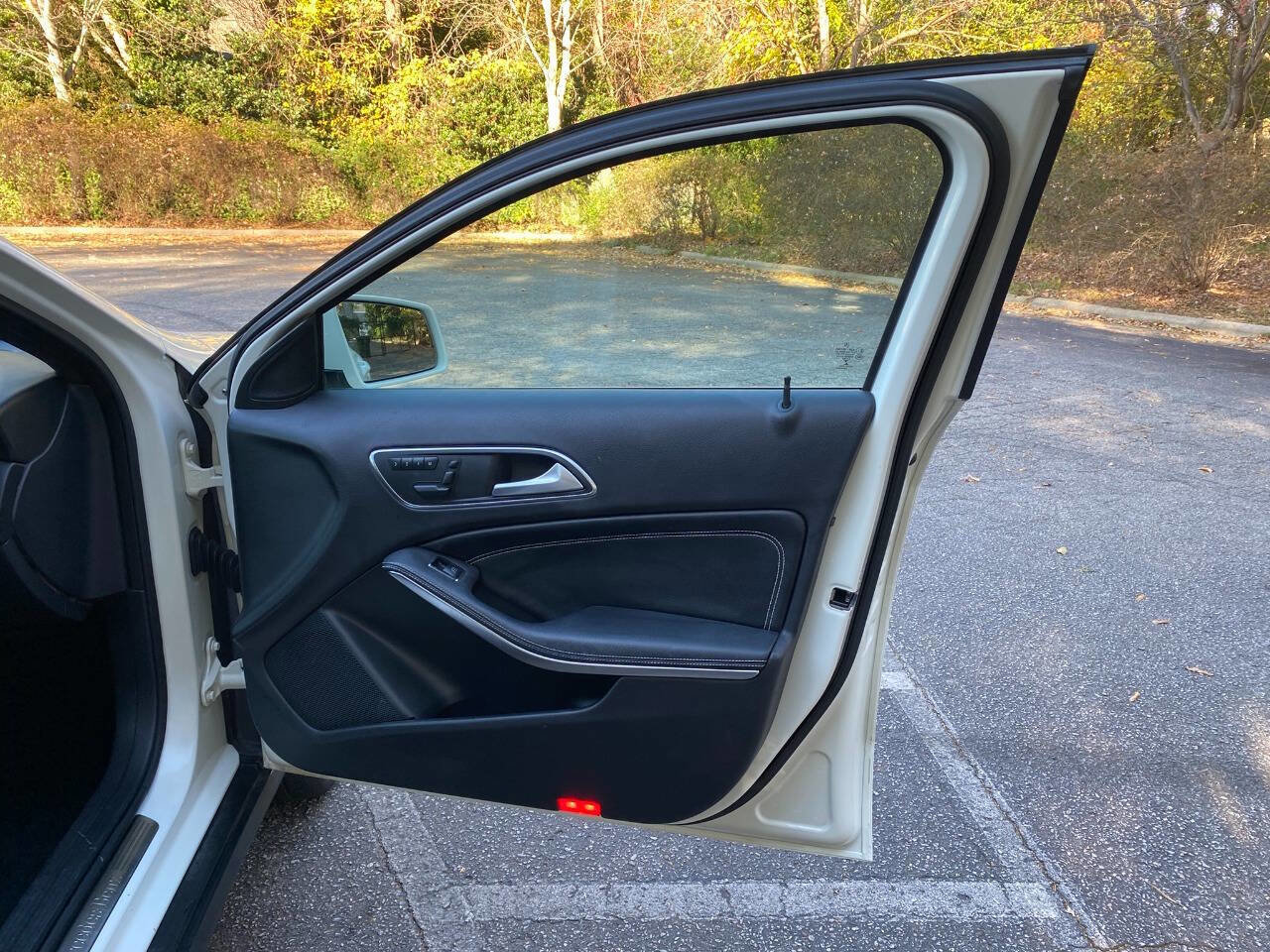 Used 2017 Mercedes-Benz GLA 250 4MATIC image 42