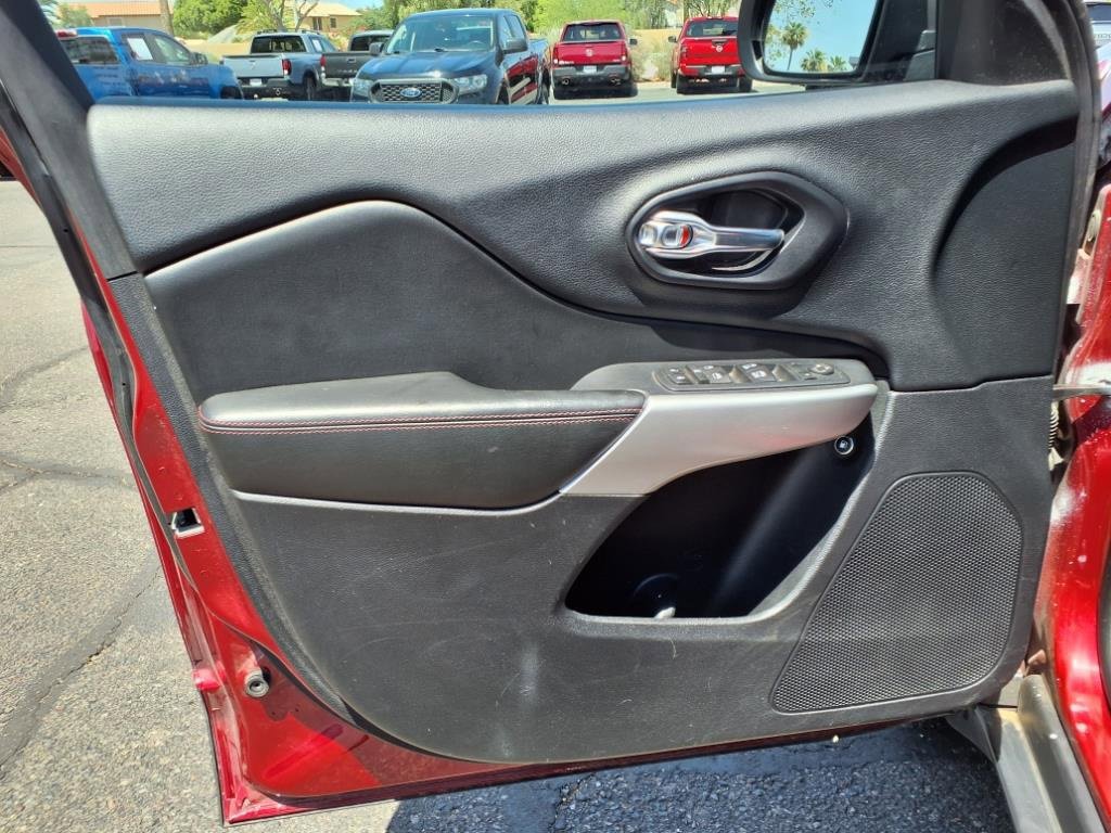 Used 2017 Jeep Cherokee Trailhawk w/ Trailer Tow Group image 28