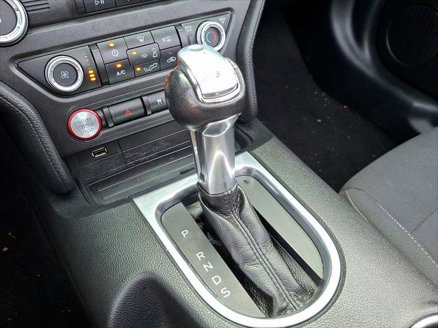 Used 2019 Ford Mustang Convertible image 4