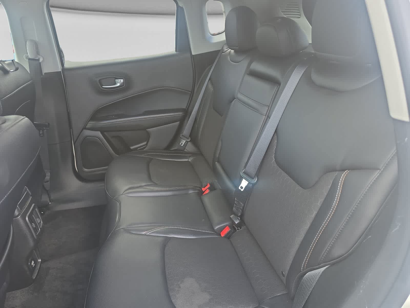 Used 2018 Jeep Compass Latitude w/ Cold Weather Group AWD/4WD image 12